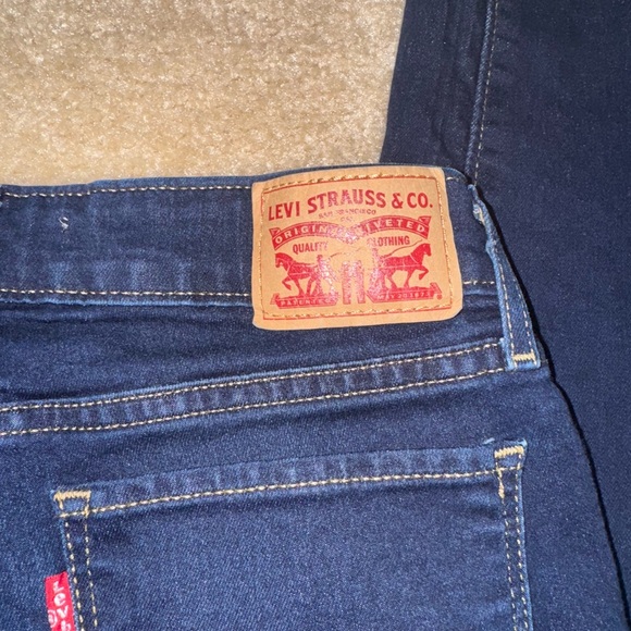Levi's Women's Dark Blue Skinny Jeans - Picture 4 of 4